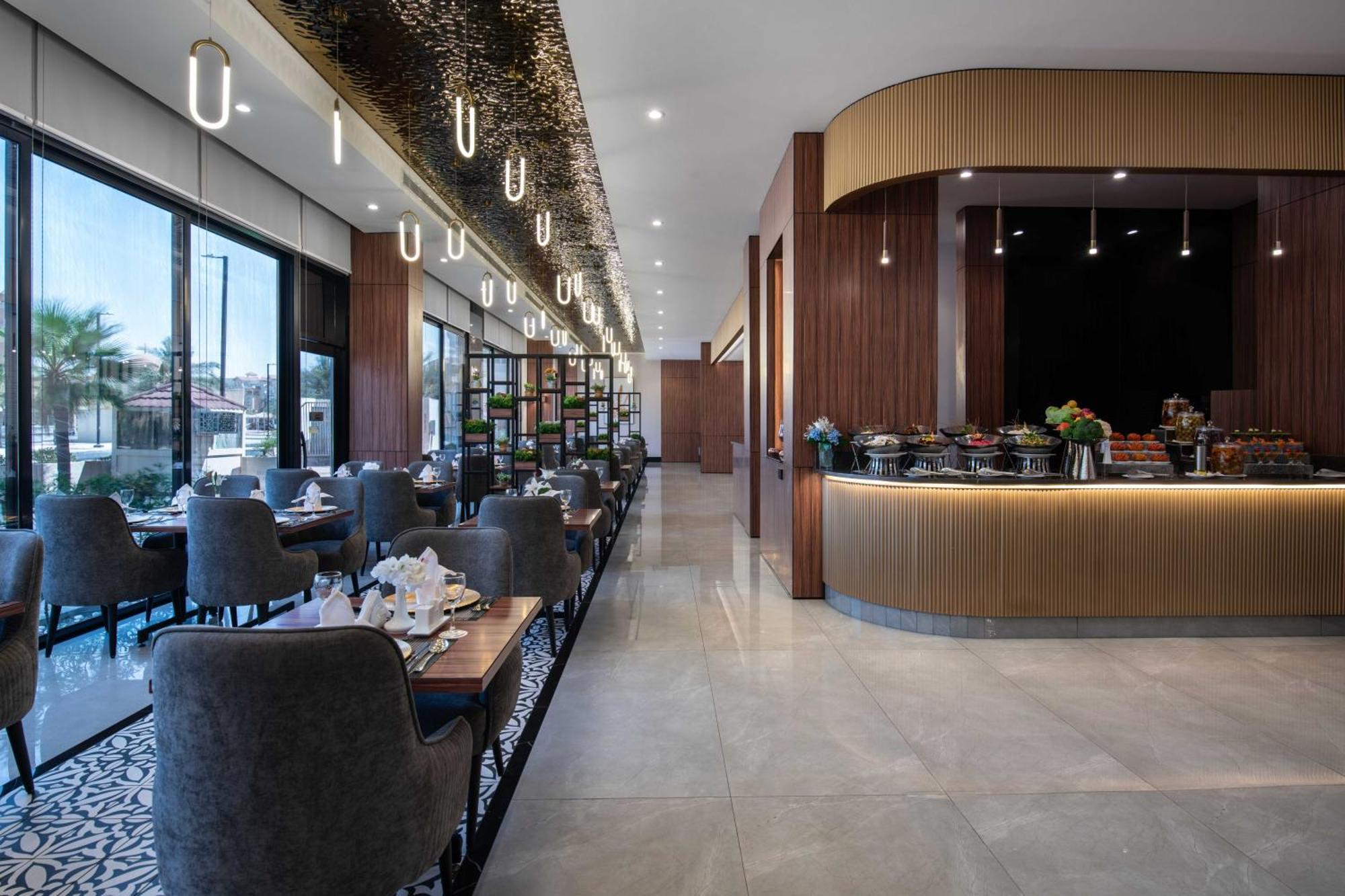 Warwick Al Jubail Hotel Экстерьер фото