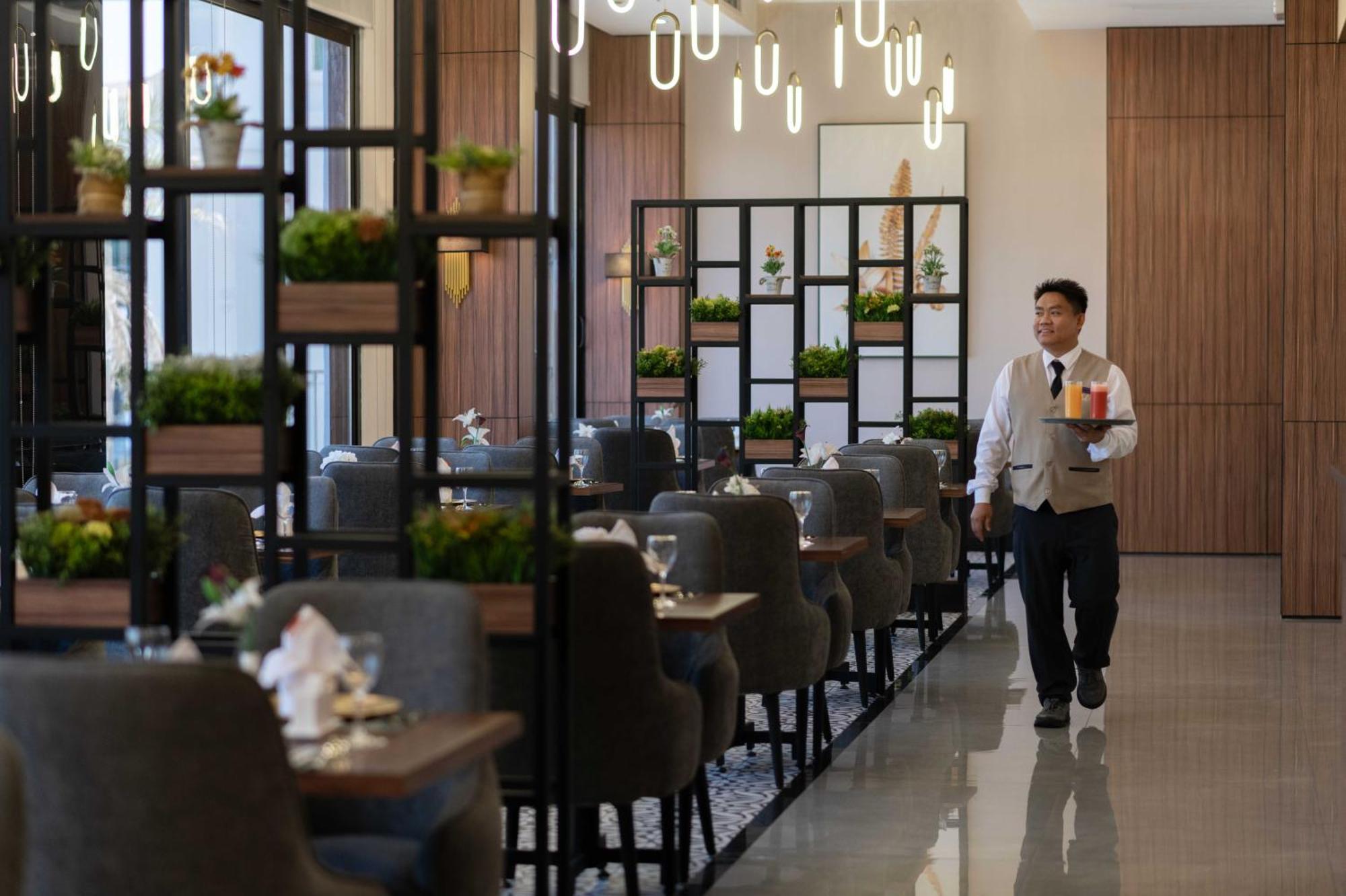 Warwick Al Jubail Hotel Экстерьер фото