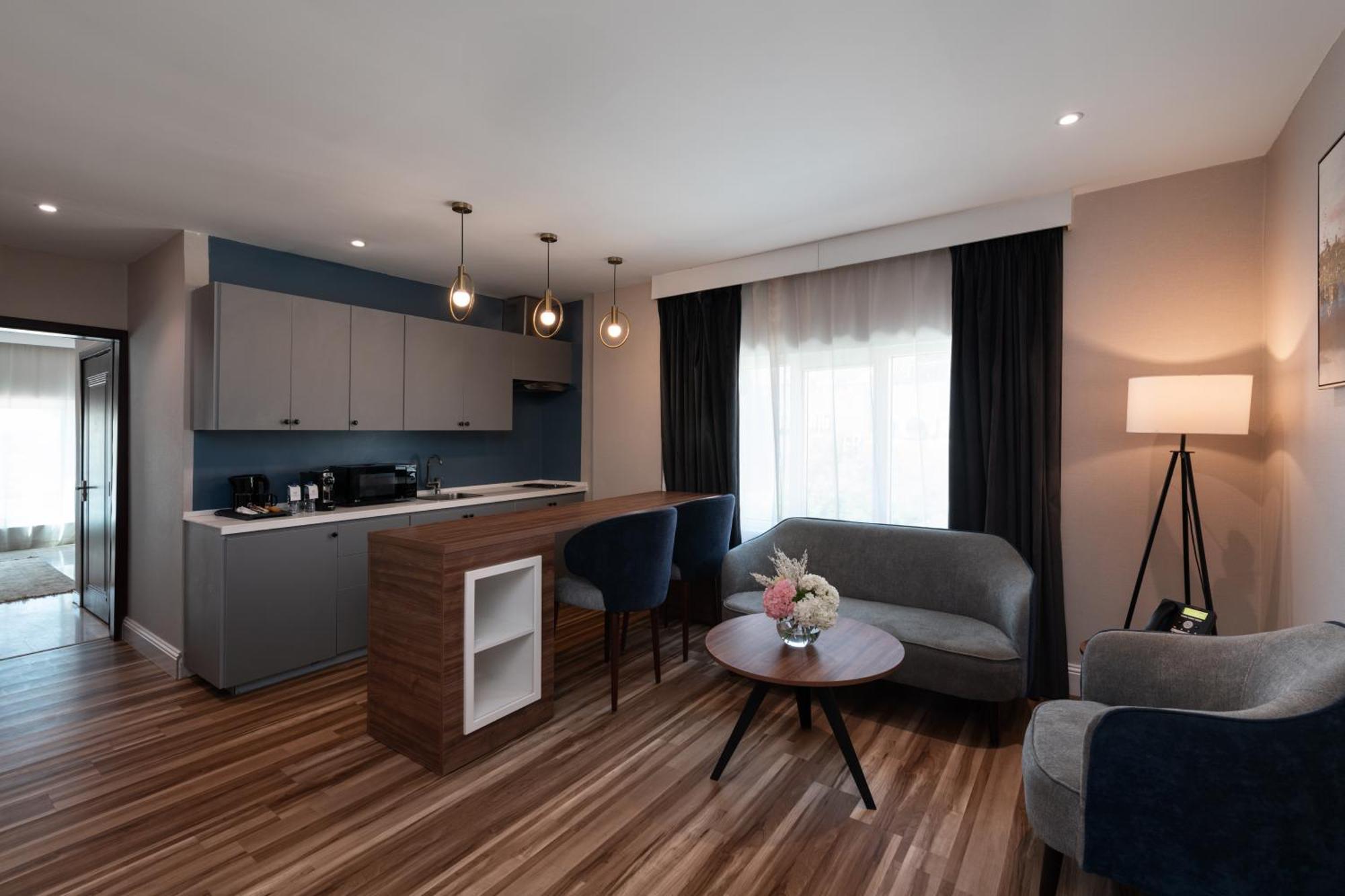 Warwick Al Jubail Hotel Экстерьер фото