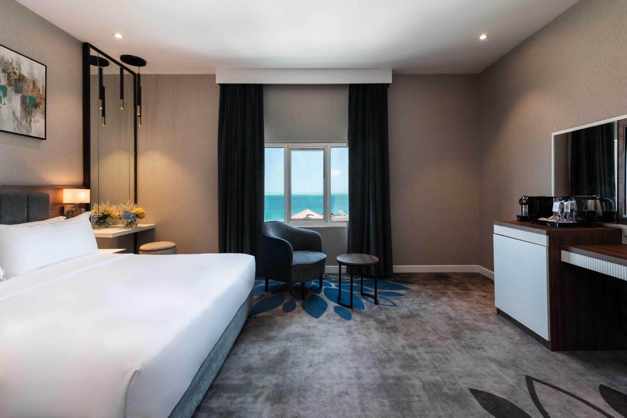 Warwick Al Jubail Hotel Экстерьер фото