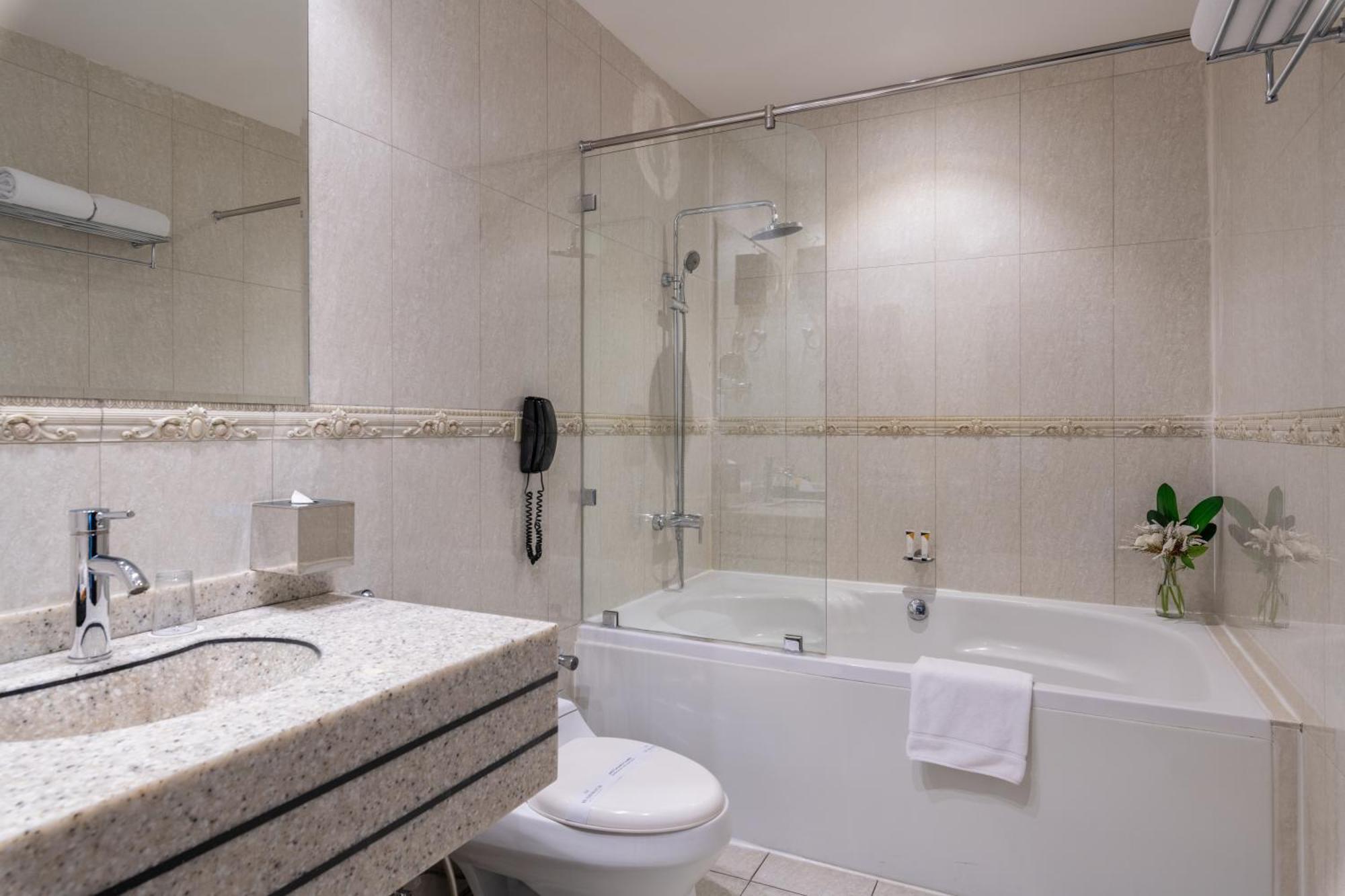 Warwick Al Jubail Hotel Экстерьер фото