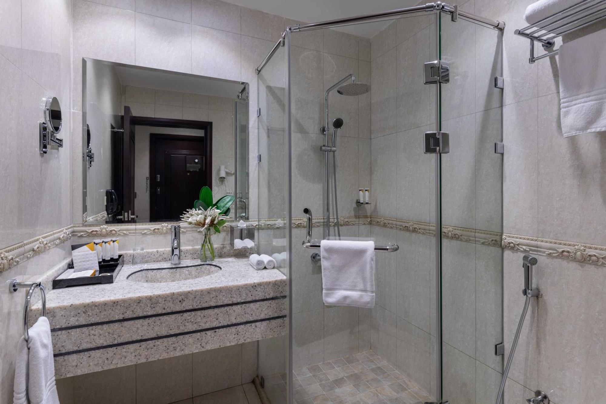 Warwick Al Jubail Hotel Экстерьер фото