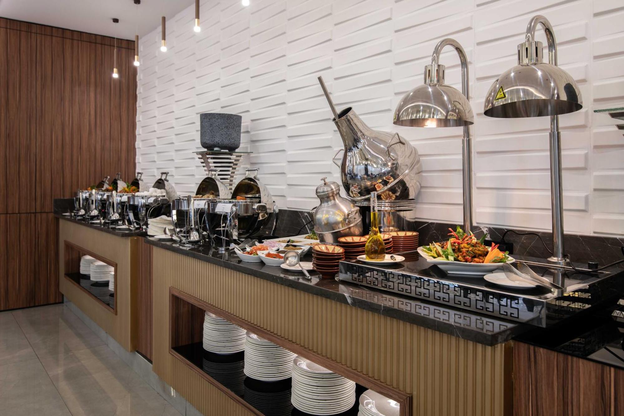 Warwick Al Jubail Hotel Экстерьер фото