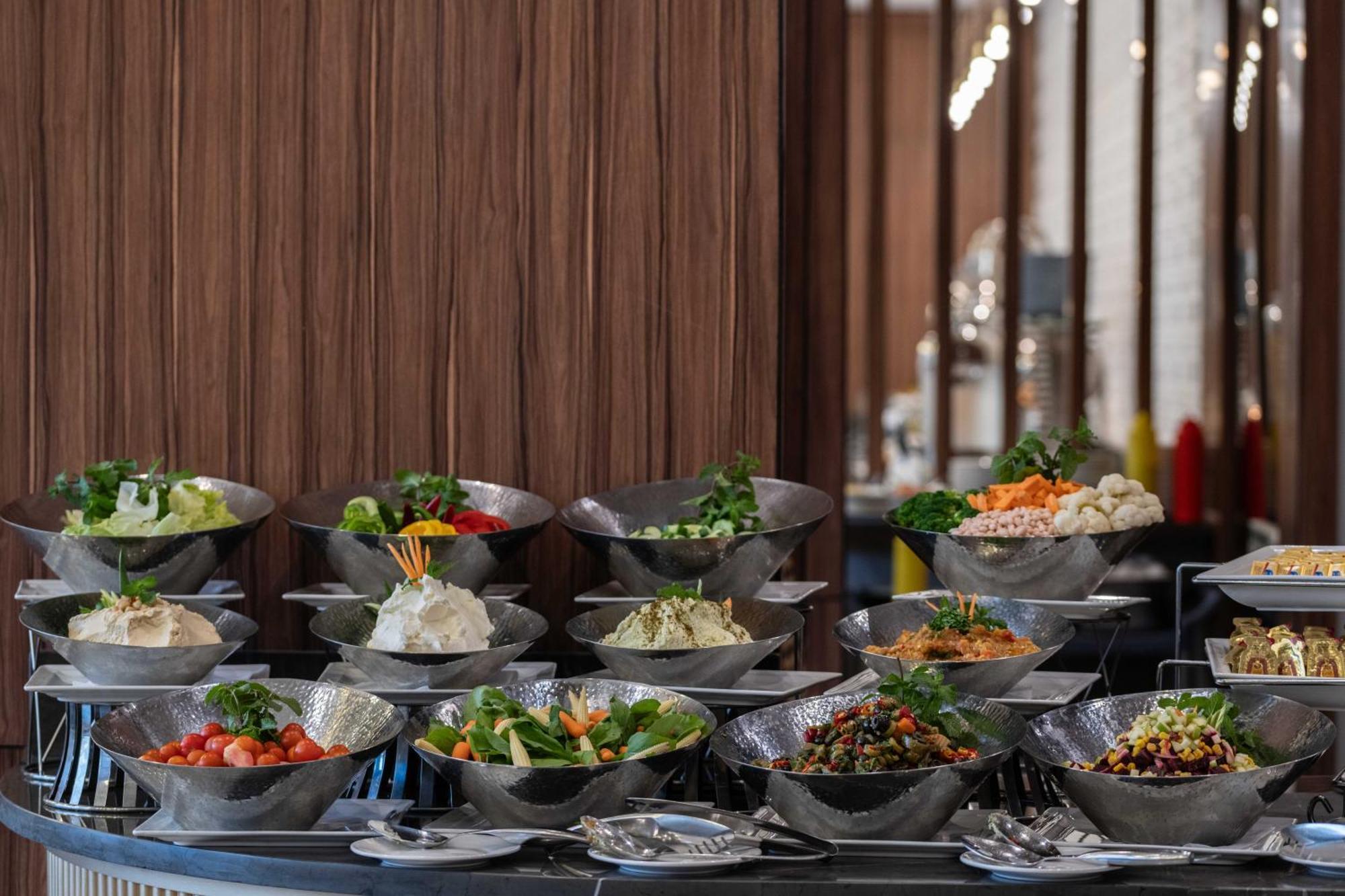 Warwick Al Jubail Hotel Экстерьер фото